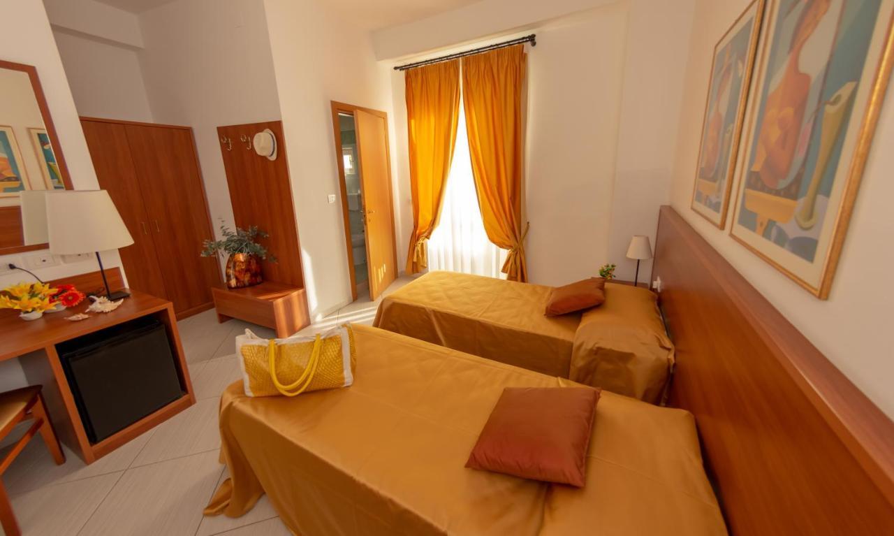 Hotel Solaria Rodi Garganico Exterior foto