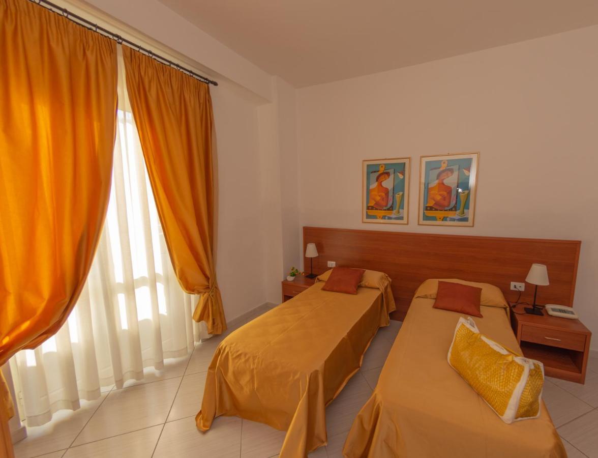 Hotel Solaria Rodi Garganico Exterior foto